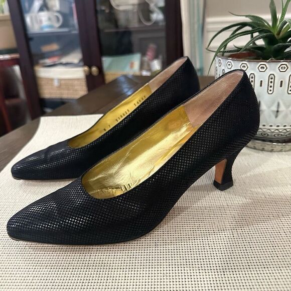Bruno Magli Italy Vintage Black Textured Leather Low Heel Pumps all leather 7B - Picture 8 of 10